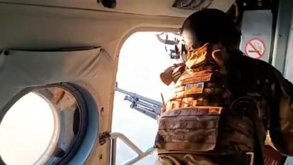 Атака РФ по Україні: захопливе відео, як воїни збивали "шахед" з гелікоптера Мі-8 за допомогою кулемету