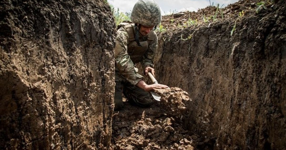 Террористы за сутки стреляли 10 раз: боец ООС погиб, еще двое ранены