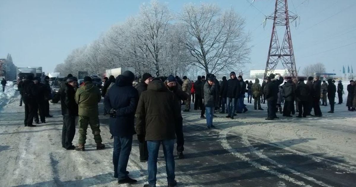 Бойцы АТО блокируют трассу Киев-Харьков