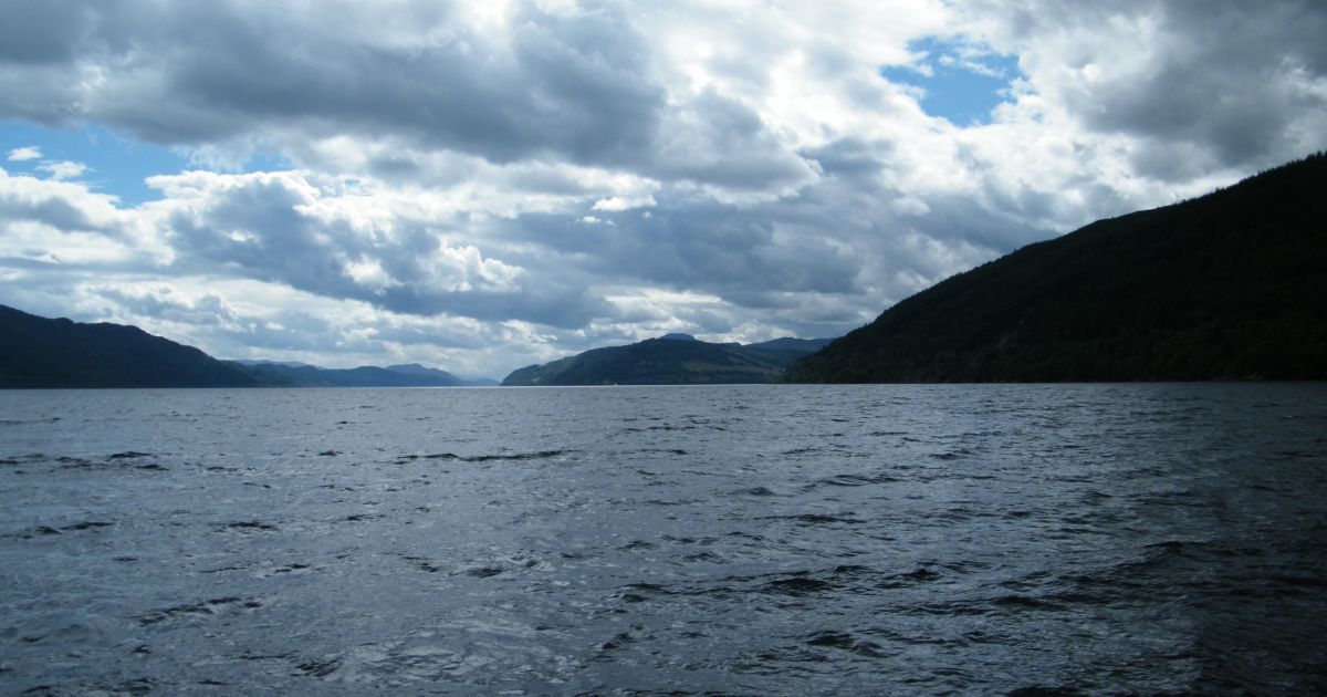 Лохнеське чудовисько потрапило на камеру: моторошні кадри (фото)