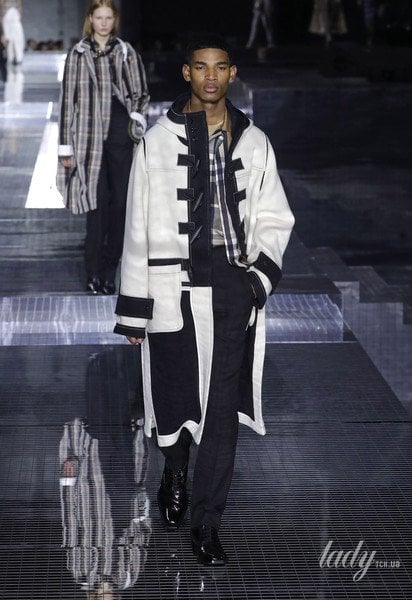 Коллекция Burberry прет-а-порте сезона осень-зима 2020-2021 / © East News