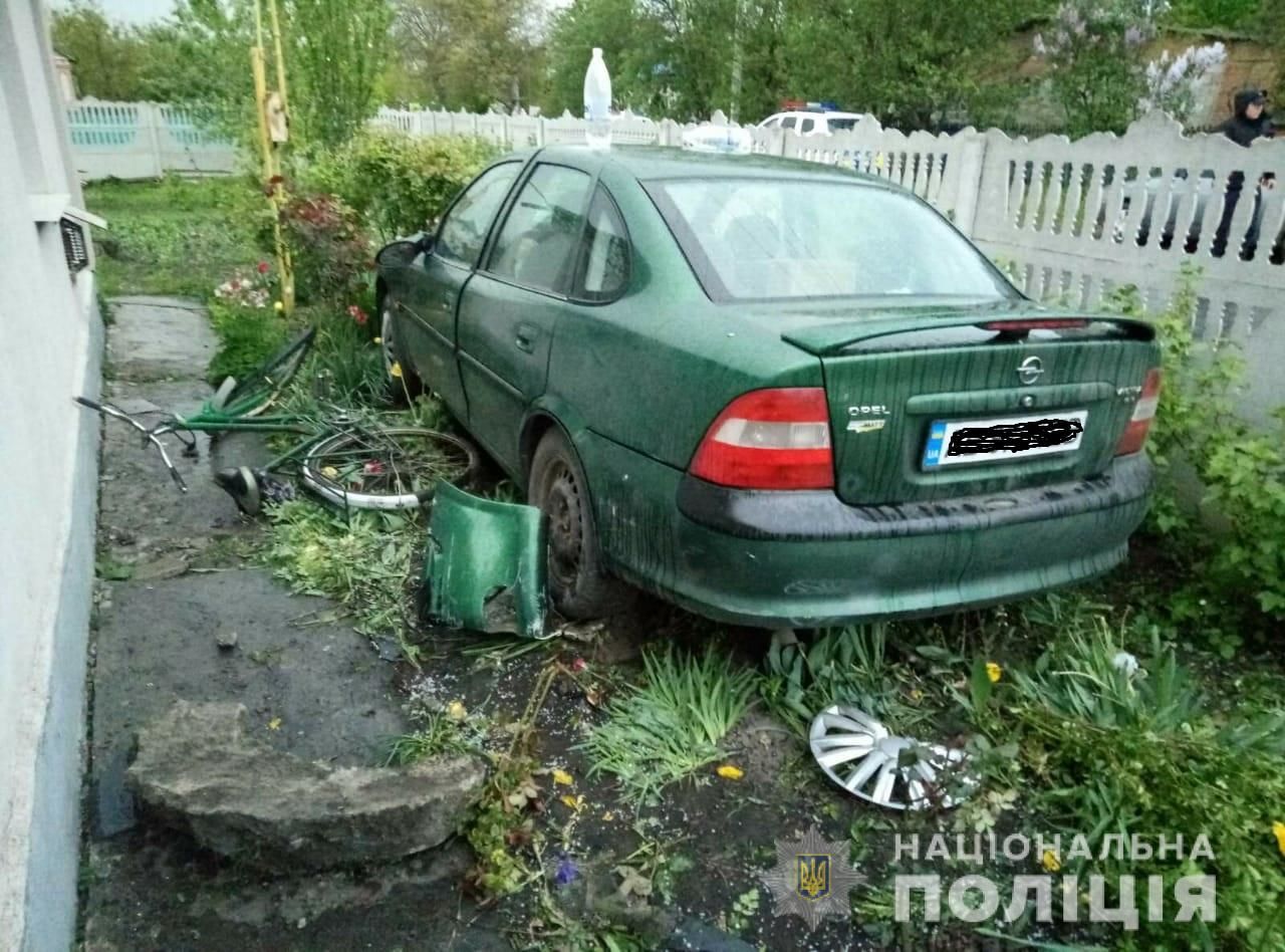 В Казатине Винницкой области произошла авария: автомобиль сбил  велосипедистку — Украина