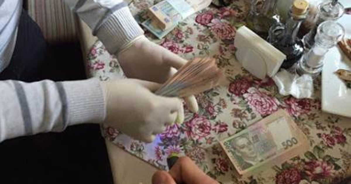 На Киевщине директор госпредприятия "погорел" на взятке в 110 тысяч долларов