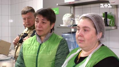 В Ірпені дві жінки залишилися працювати в супермаркеті, аби люди мали доступ до їжі
