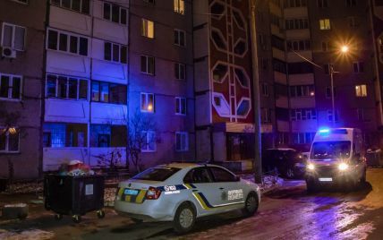 В Киеве молодая женщина выпала с балкона 13 этажа и разбилась