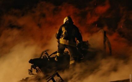 Пепелище, огнеборцы и столбы пламени: адский пожар в детском лагере в Одессе