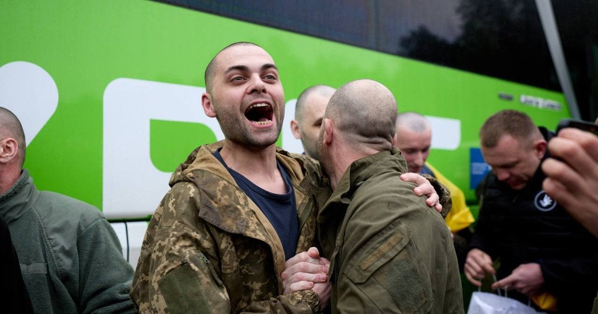 Звільнений з полону товариш Дмитра Хилюка офіцер Ярослав