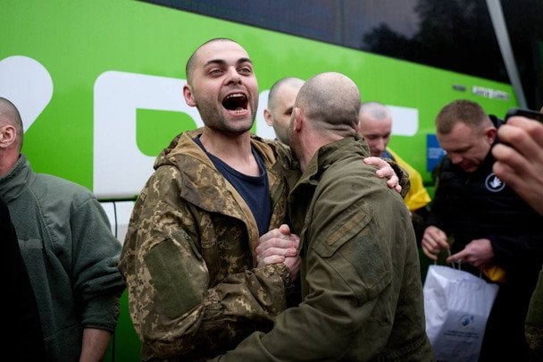 "Кричав I am freedom!": журналіст розповів про повернення побратимів з російського полону