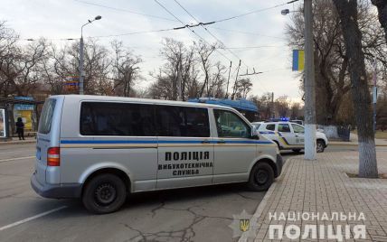 В здании АМКУ в Киеве ищут взрывчатку, работников эвакуировали