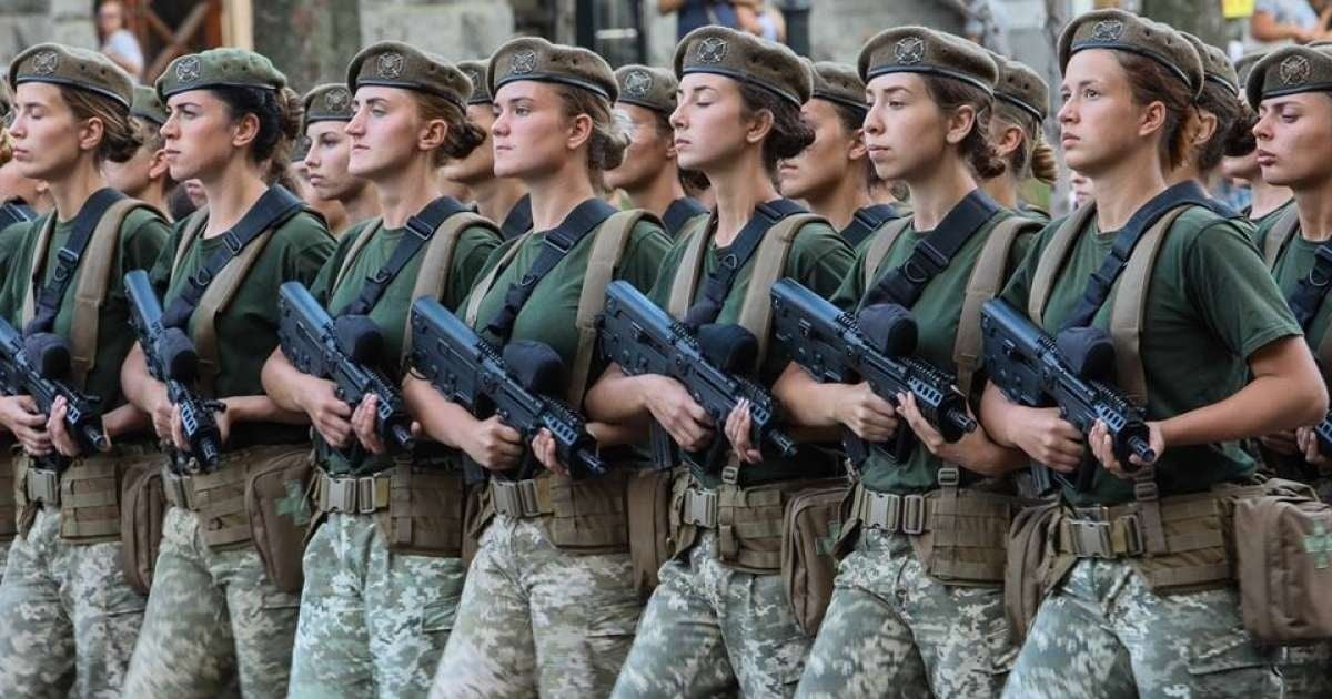 Женская сила: в ВСУ служат 30 тысяч женщин-военных