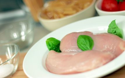 Стоимость мяса в Украине: курятина стремительно дешевеет, свинина и говядина дорожают