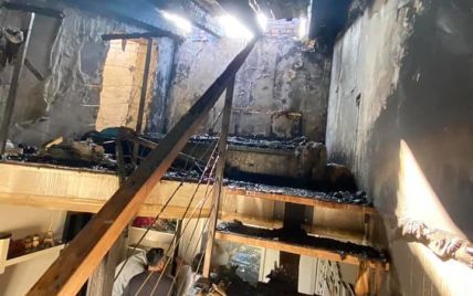 Згорів дах і п'ять квартир: дощ заливає постраждалий від пожежі будинок на Софіївській Борщагівці