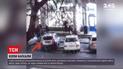 Новини України: в Одесі на стоянці супермаркету автомобіль копів наїхав на пенсіонерку