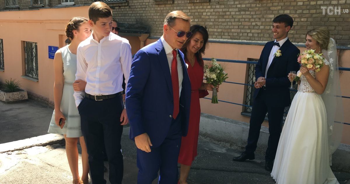 Пісня Магомаєва і лайка в спортзалі: що постив у соцмережі Олег Ляшко в день свого весілля