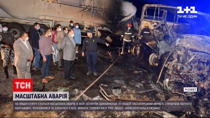 Новости мира: на юге Египта произошла масштабная авария, где погибли по меньшей мере 20 человек