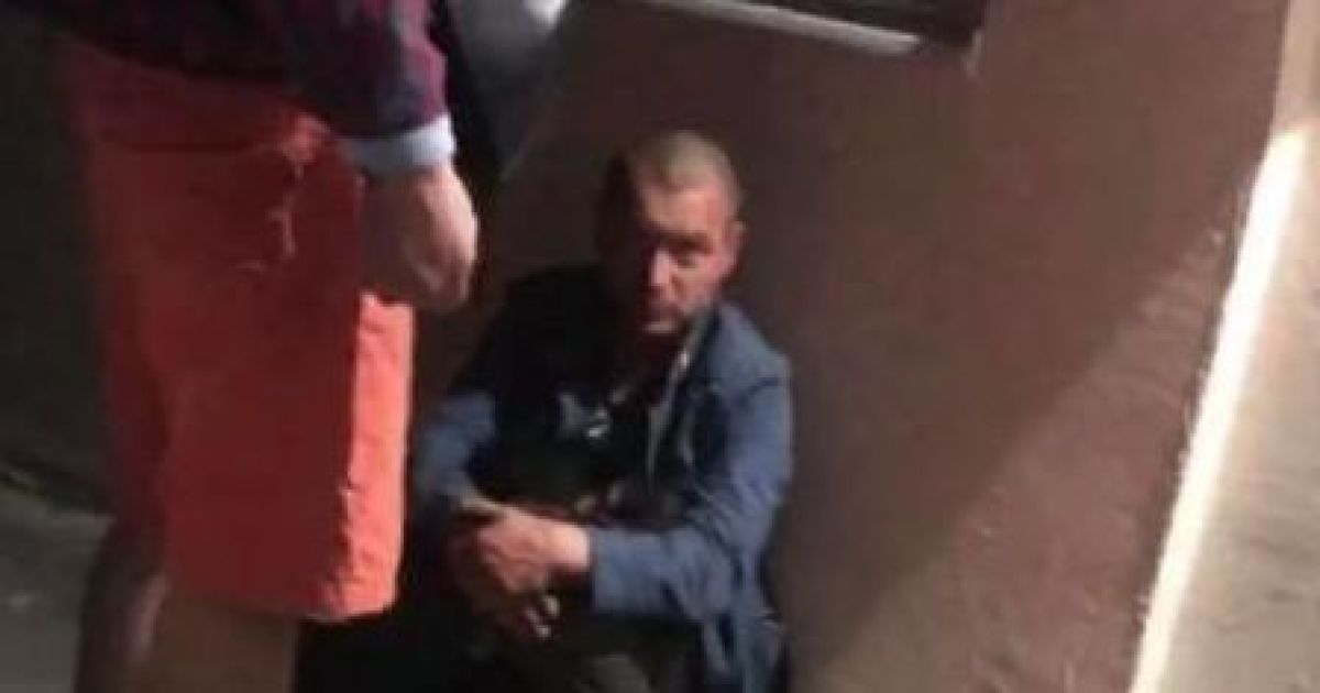 "Я его воспитывал, я его и убью": в Киеве мужчина выбросил с 4 этажа собаку и запрещал спасать животное