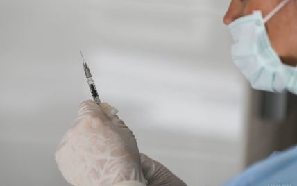 Українська вакцина від коронавірусу: представник компанії-розробника розповів, на що вистачить грошей від уряду