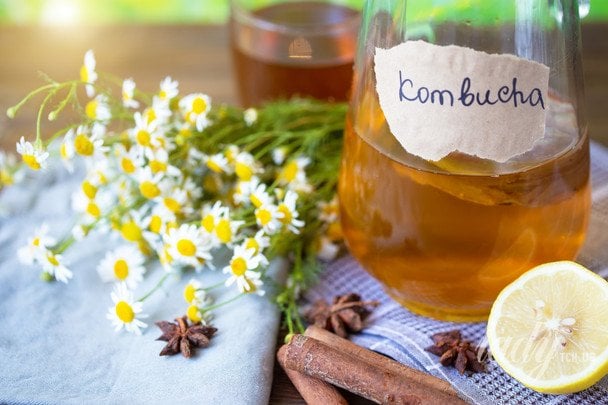 Що буде з організмом, якщо пити комбучу щодня: експерти розповіли про приховані ризики