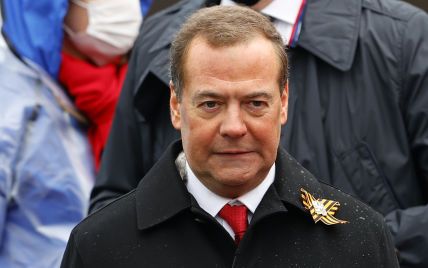 "Покайтесь и самораспуститесь": Медведев пригрозил НАТО и Украине