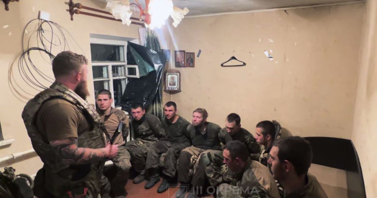 Штурмова бригада під Бахмутом вчила історії України "елітних" полонених. ФОТО: скрин із відео