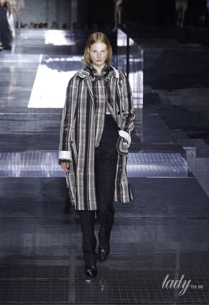 Коллекция Burberry прет-а-порте сезона осень-зима 2020-2021 / © East News
