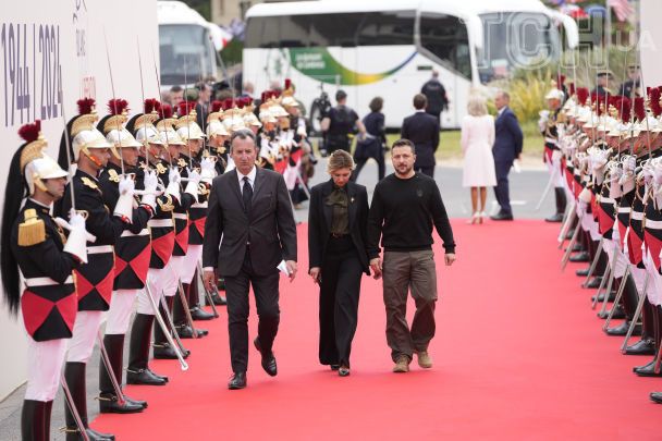 Володимир та Олена Зеленські у Нормандії / © Associated Press