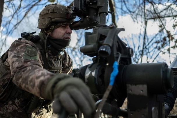 Український військовий на одному з напрямків / © Генеральний штаб ЗСУ / Facebook