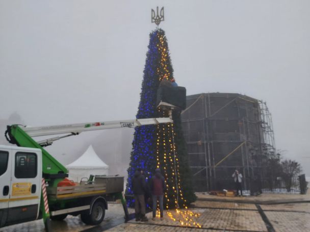 Такою була головна ялинка країни минулого році на Софійській площі / фото ТСН.ua