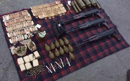 СБУ поймала под Киевом трех торговцев оружием