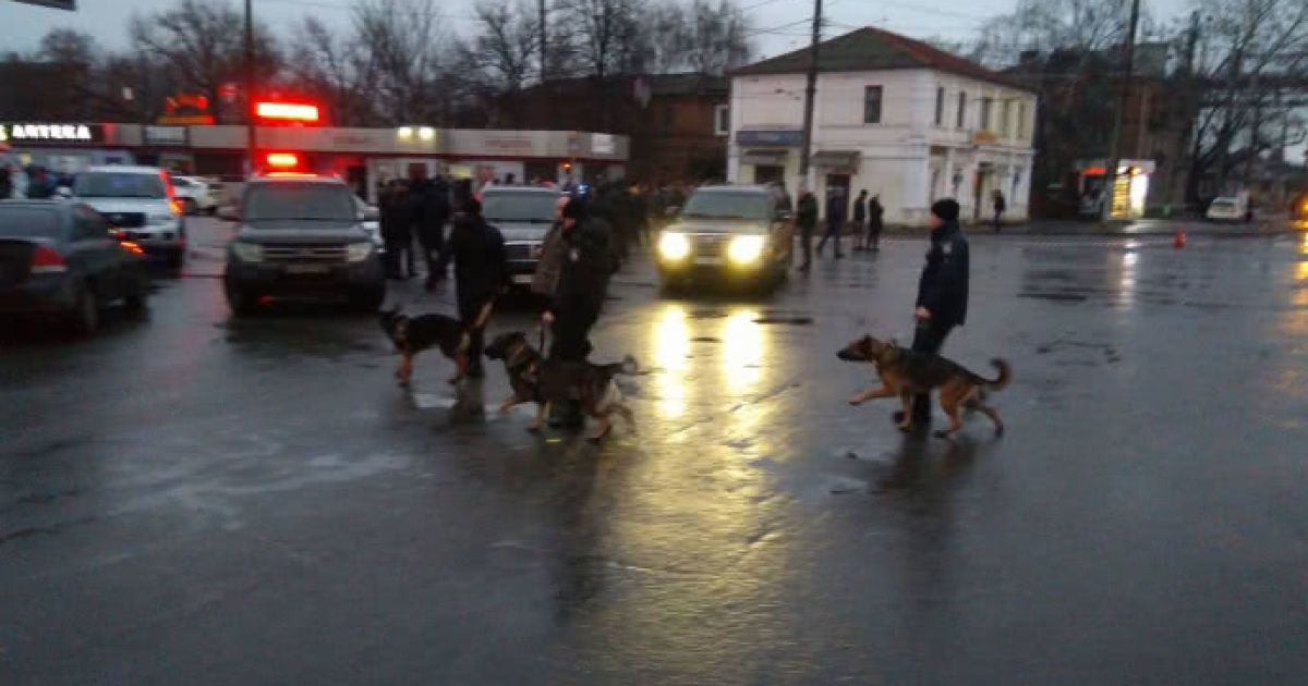 В захваченном отделении почты в Харькове находится 9 человек, есть дети