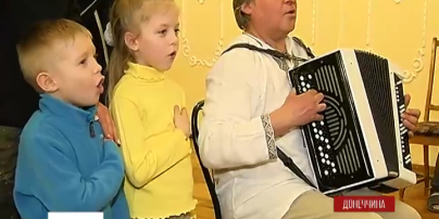В Мариуполе маленькие дети со слезами на глазах спели Гимн Украины