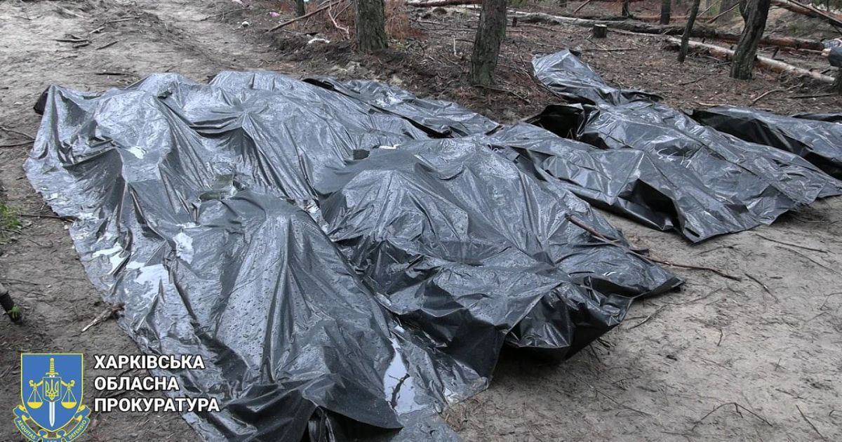 В Изюме завершена эксгумация тел на месте массовых захоронений, поднято 447 тел - прокуратура