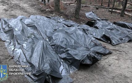 В Изюме завершена эксгумация тел на месте массовых захоронений, поднято 447 тел - прокуратура