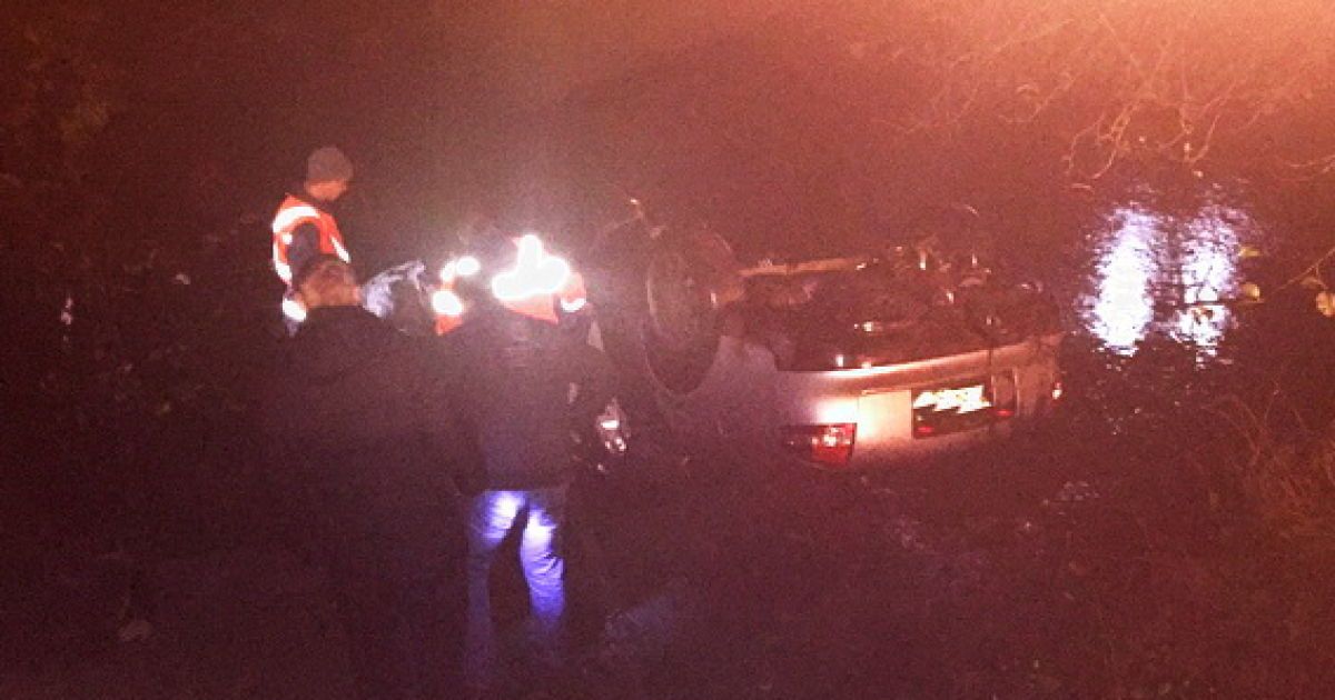 Водитель не справился с управлением и съехал в реку
