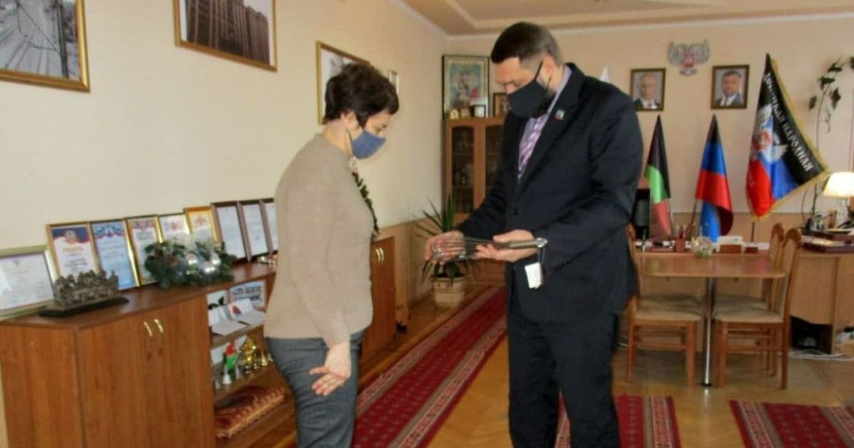 "Забота о детях": в оккупированном Дебальцево "мэр" города подарил детсаду кухонный венчик