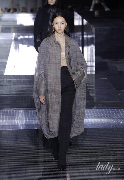 Коллекция Burberry прет-а-порте сезона осень-зима 2020-2021 / © East News