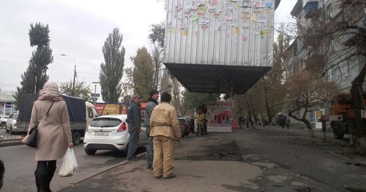 В Киеве снесли первые МАФы, в которых ночью торговали алкоголем