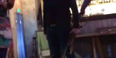 У Мережі оприлюднили фото та відео "ворошиловського стрільця" у ресторані в центрі Києва