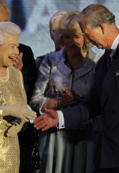 Королева Елизавета II и принц Чарльз / © Associated Press