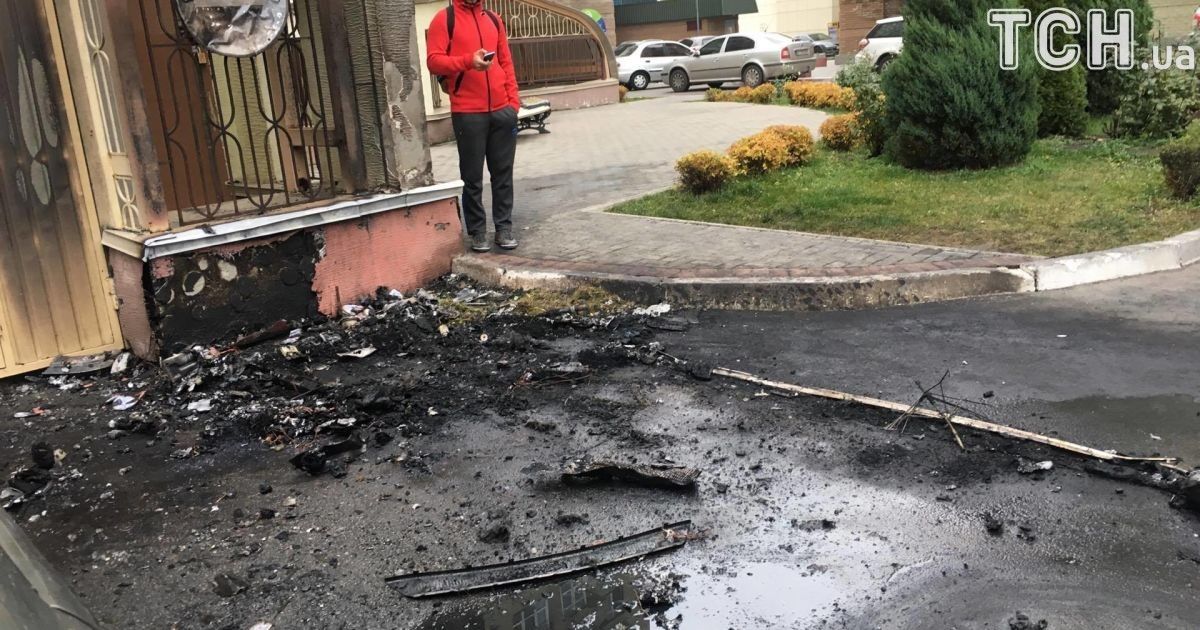 Згоріле авто Пивоварського_2 / © Фото Валерии Ковалинской/ТСН