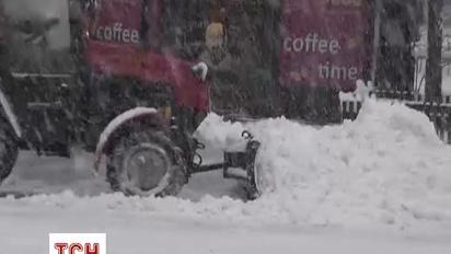 Київ засипає потужним снігопадом