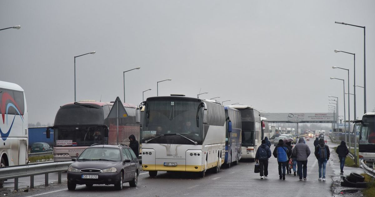 На границе с Польшей в очередях застряли более 400 автомобилей