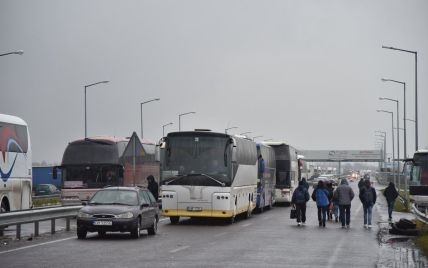 На кордоні з Польщею в чергах застрягли понад 400 автівок