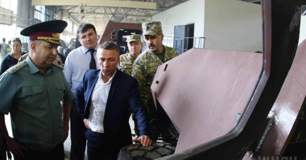 Полторак посетил Львовский бронетанковый завод / © УНИАН