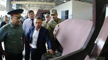 Полторак посетил Львовский бронетанковый завод / © УНИАН