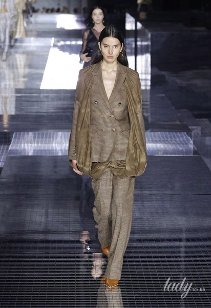 Коллекция Burberry прет-а-порте сезона осень-зима 2020-2021 / © East News