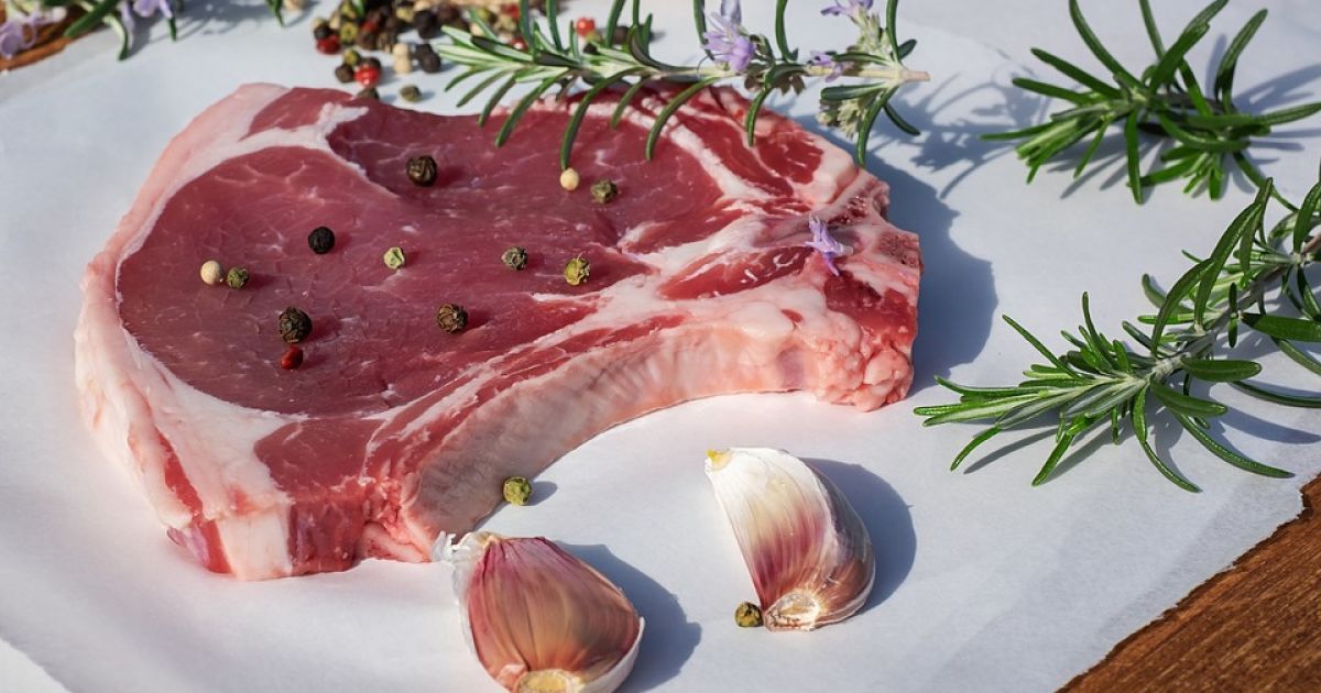 Ниже инфляции: как изменились цены на мясо, рыбу и яйца с начала года