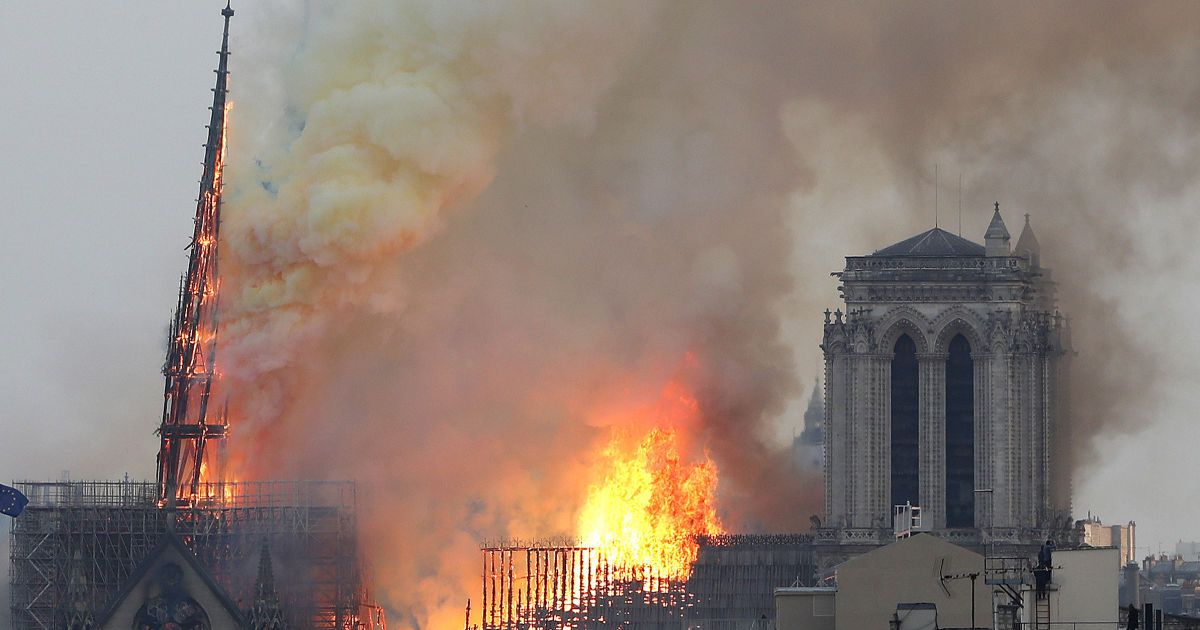 Впервые разрушительные последствия пожара в Нотр-Даме показали со спутника. Фото до и после