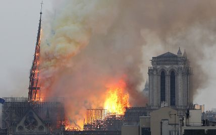 Уперше руйнівні наслідки пожежі в Нотр-Дамі показали з супутника. Фото до та після