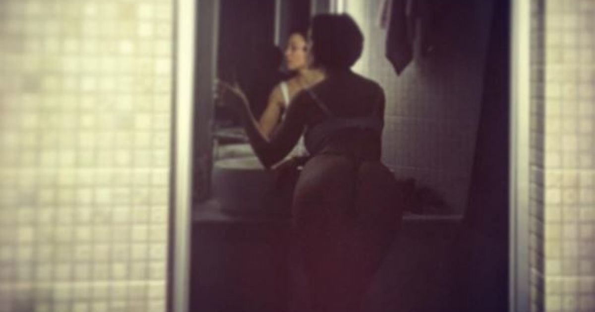 "Горячей" фотографией Нана сравнила себя с Кардшян / © instagram.com/anastasia_domination